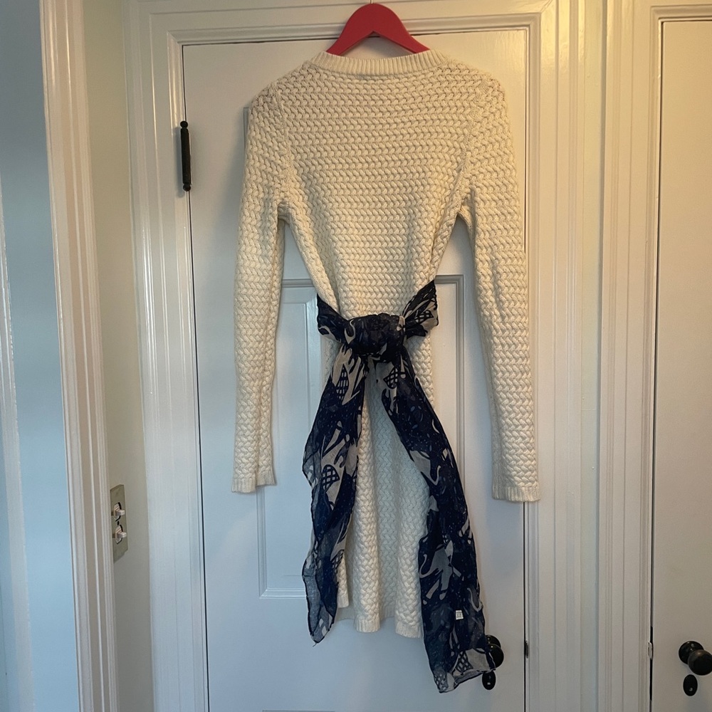 Sheer Blue and White Elephant Scarf 🧣 - Picture 6 of 14